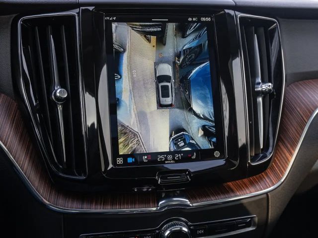 Volvo XC60 Dark Plus