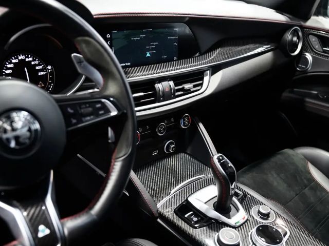 Alfa Romeo Stelvio Carbon Q4 Quadrifoglio