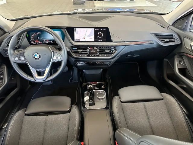 BMW 118 118i Sedan Sport Line