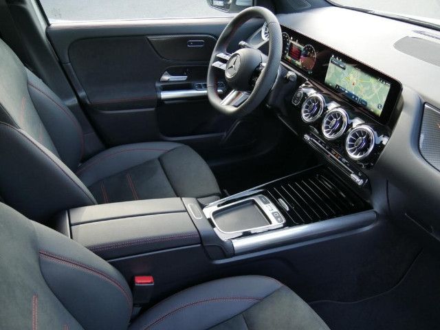 Mercedes-Benz GLA 200 AMG Line