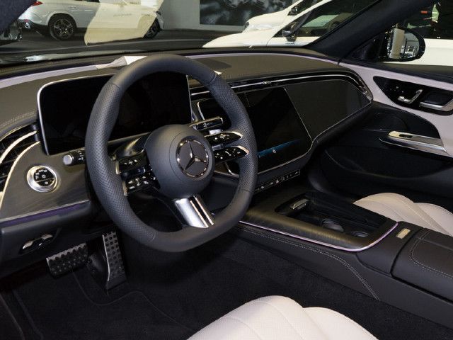 Mercedes-Benz E 200 AMG Line Sedan