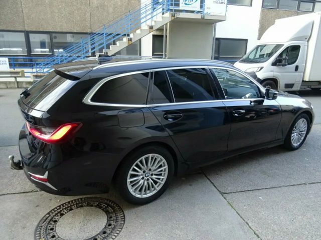 BMW 320 320d Luxury Line Touring xDrive