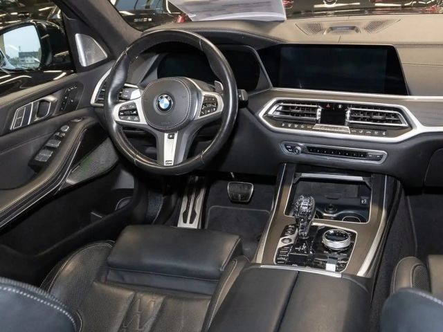 BMW X7 M50i