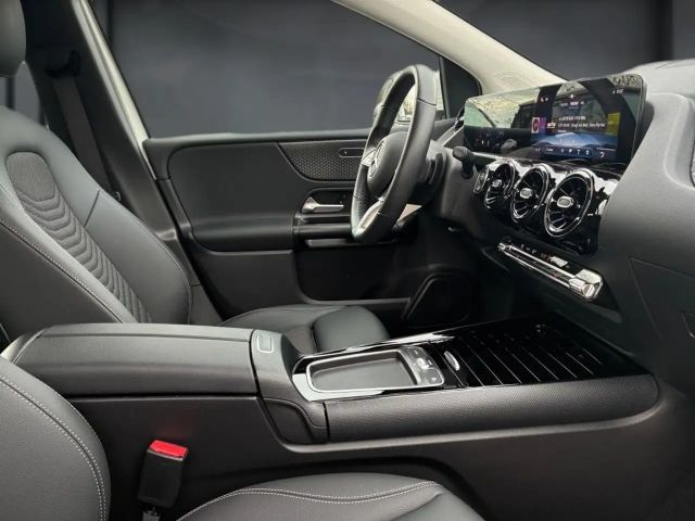 Mercedes-Benz B 180 Sedan