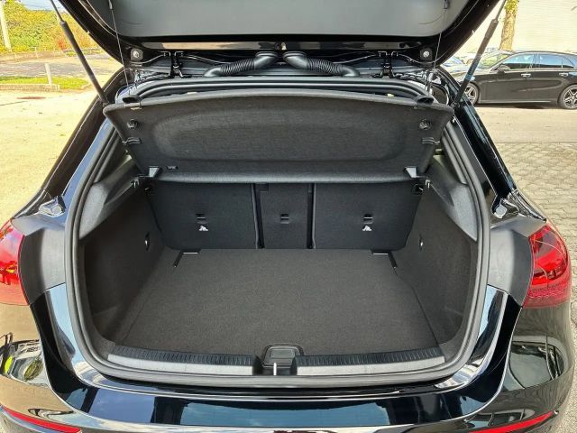 Mercedes-Benz A 180 Hatchback Progressive