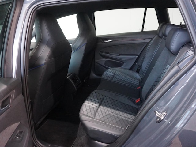 Volkswagen Golf 1.5 eTSI DSG R-Line Variant