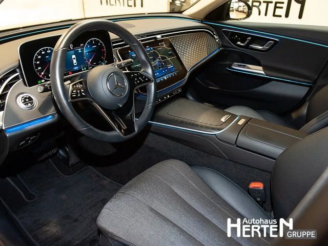 Mercedes-Benz E 220 AVANTGARDE E 220 d Sedan