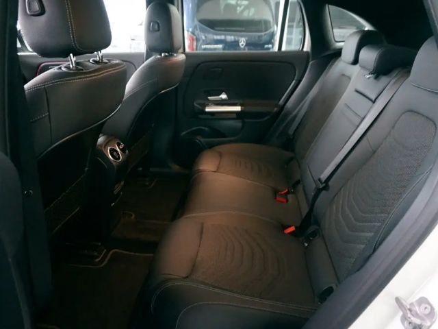 Mercedes-Benz EQA 300 4MATIC