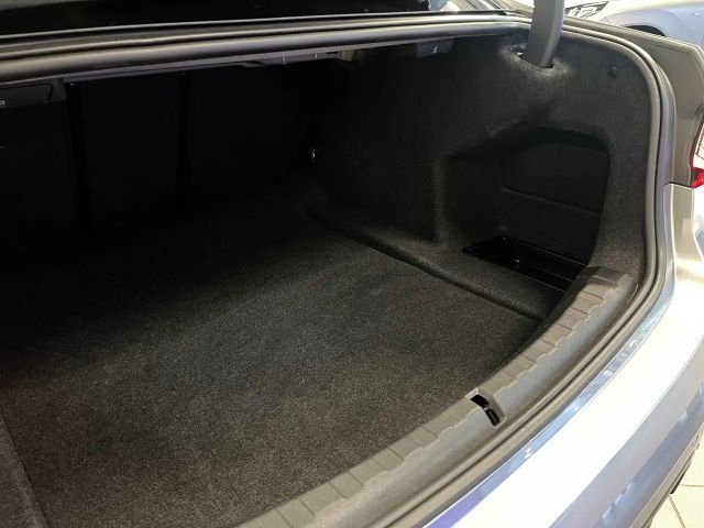 BMW 330 330d M-Sport Sedan