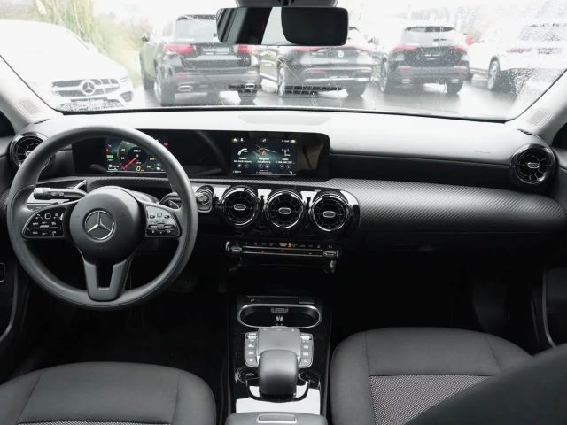 Mercedes-Benz A 250 A 250 e