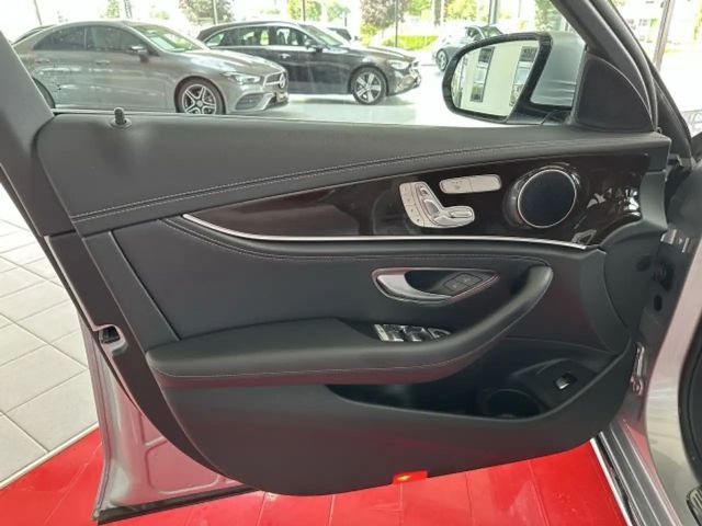 Mercedes-Benz E 200 EXCLUSIVE Sedan