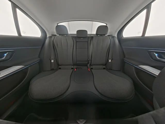 Mercedes-Benz E 220 AVANTGARDE E 220 d Sedan