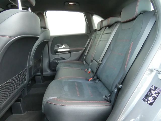 Mercedes-Benz B 180 AMG Line Sedan