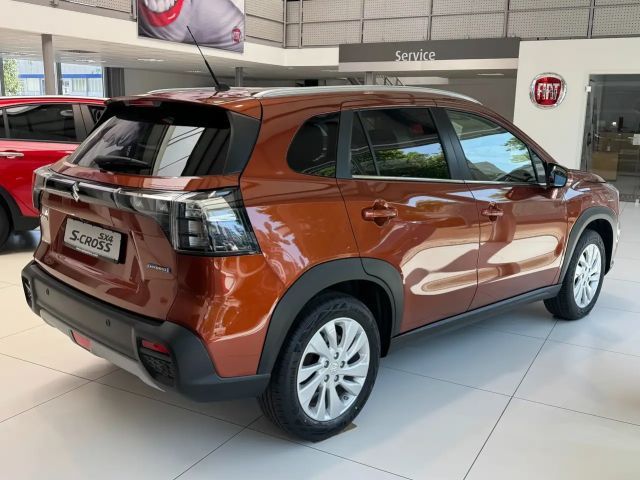 Suzuki S-Cross Hybrid