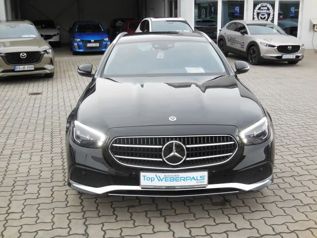 Mercedes-Benz E 220 E 220 d