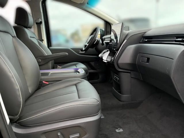 Hyundai Staria Signature