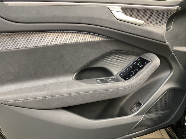 Audi A6 Avant Quattro S-Tronic