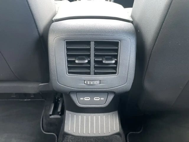 Volkswagen T-Roc 1.5 TSI DSG R-Line Style