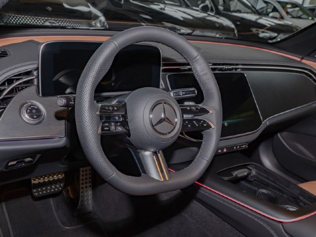 Mercedes-Benz E 200 Sedan