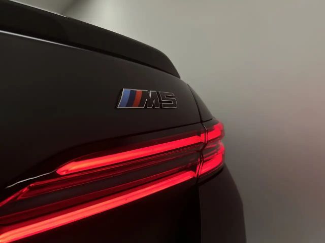BMW M5 Sedan