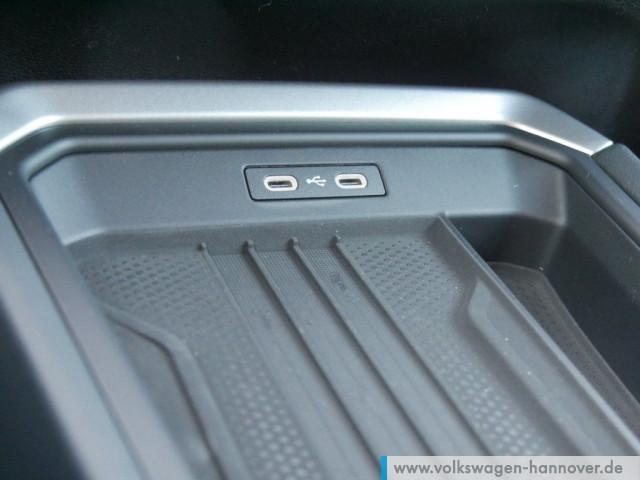 Volkswagen T-Roc 1.5 eTSI DSG IQ.Drive R-Line