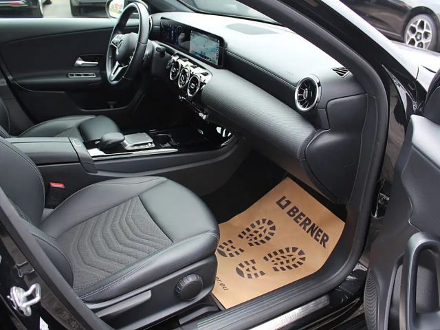 Mercedes-Benz A 200 A 200 d