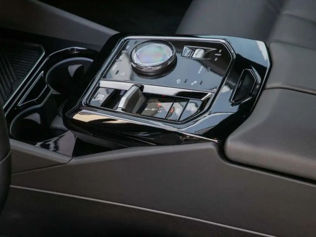 BMW 520 520i M-Sport Sedan