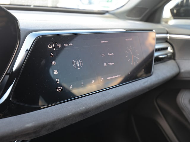 Audi A6 Avant Quattro S-Tronic