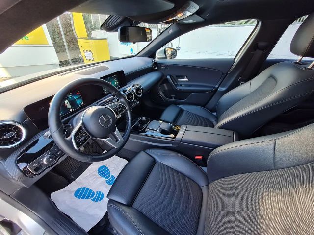 Mercedes-Benz A 200 Business Line Hatchback