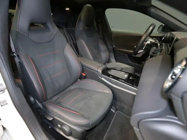 Mercedes-Benz CLA 200 AMG Line Coupé