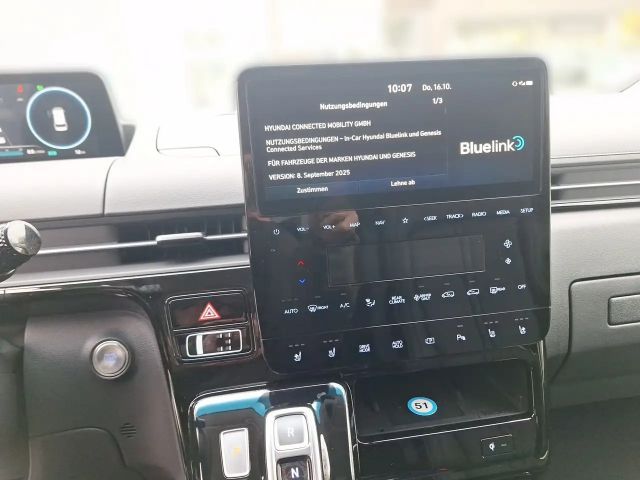 Hyundai Staria Signature