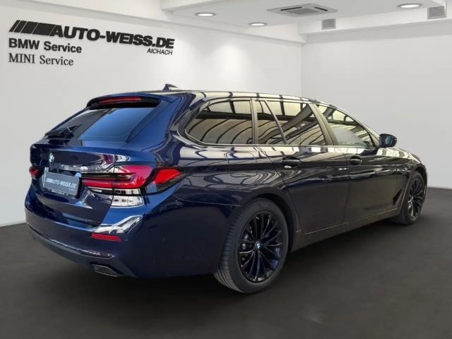 BMW 530 xe LASER+LEDER+HUD+ACC+PANO+DAB+BT+MFL+AHK+