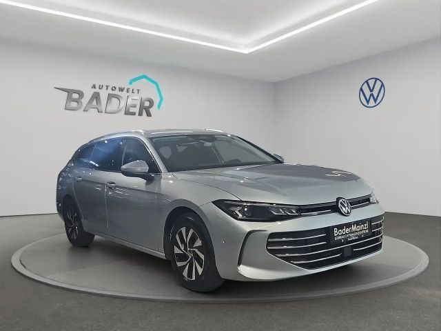 Volkswagen Passat 1.5 eTSI Business Variant