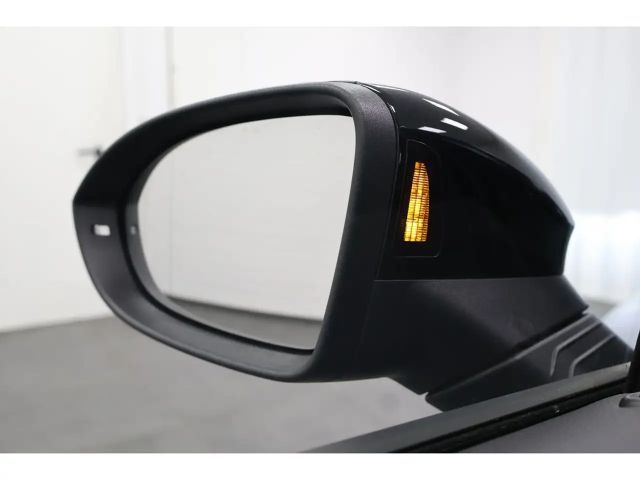 Volkswagen Golf 2.0 TDI DSG Golf VIII R-Line