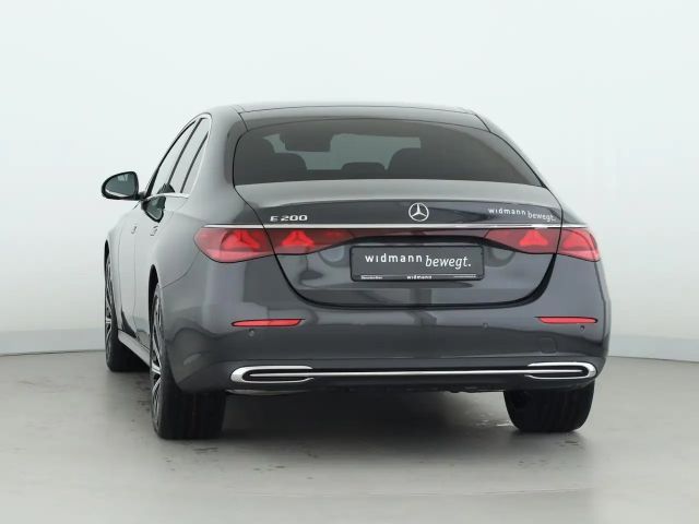 Mercedes-Benz E 200 Sedan