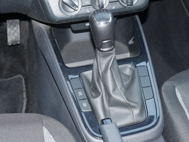 Skoda Fabia 1.0 MPI LED PDC-hinten SITZHZG SMARTLINK KLIMAANLAGE LANEASSIST