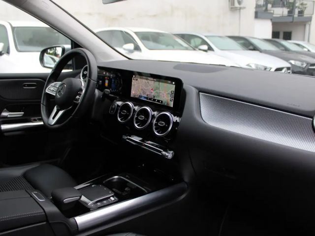 Mercedes-Benz B 180 Sedan