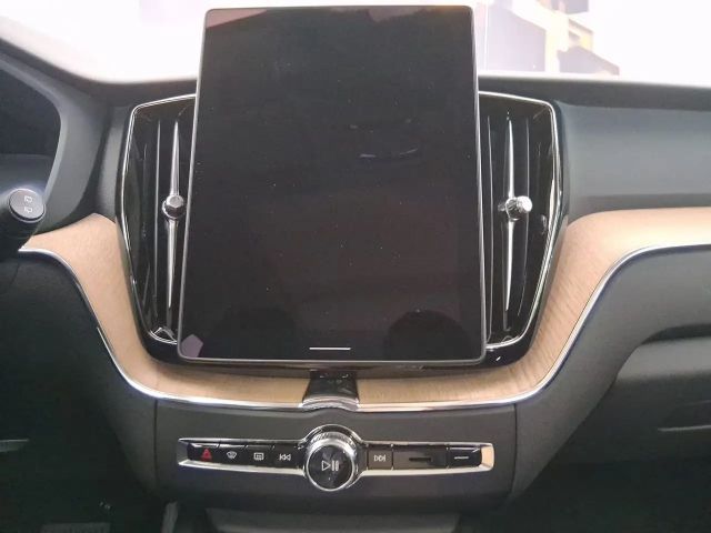 Volvo XC60 AWD Dark Plus T6