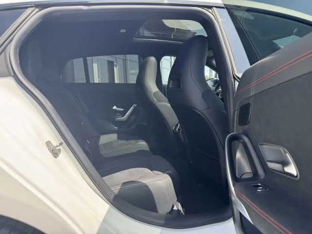 Mercedes-Benz CLA 220 AMG Line