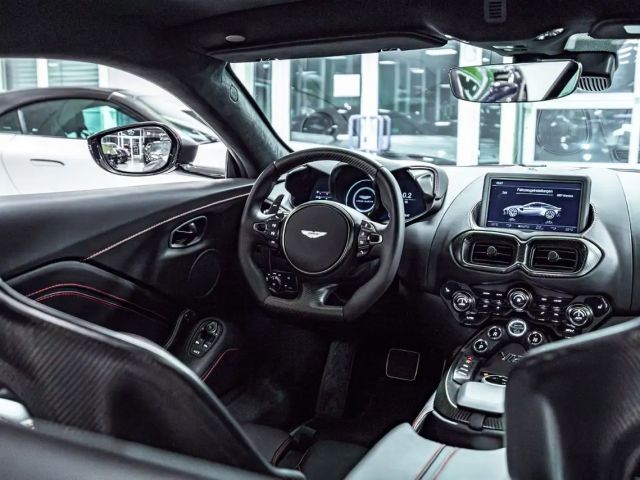 Aston Martin Vantage *Q Paint*Black Beast*Carbon*1/333*New