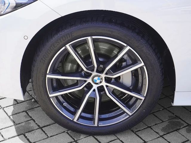 BMW 330 330i Sedan xDrive