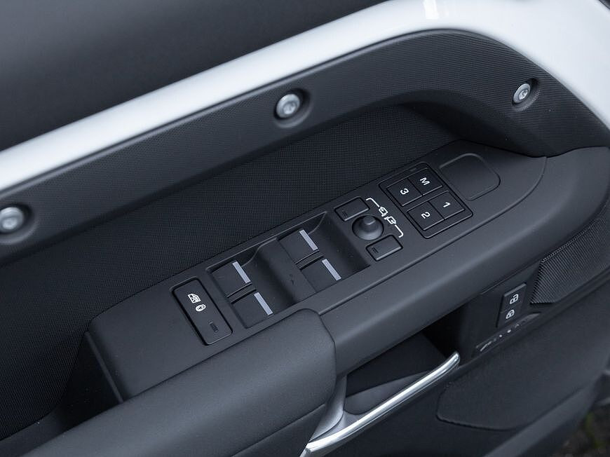 Land Rover Defender 110 Dynamic SE