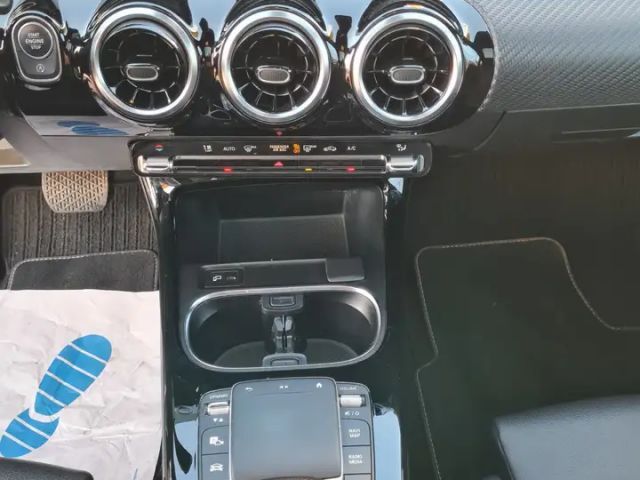 Mercedes-Benz A 200 Business Line Hatchback