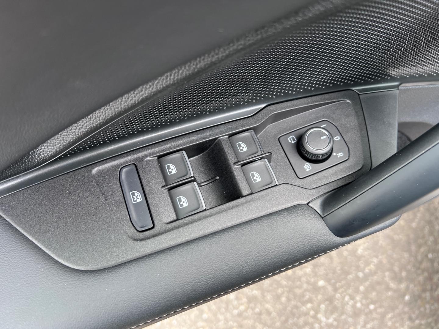 Volkswagen Tiguan 1.5 eTSI IQ.Drive R-Line