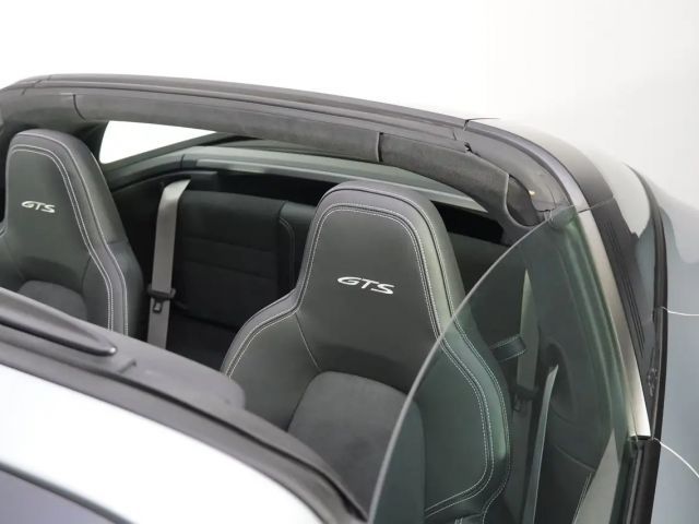 Porsche 992 4 Cabrio GTS Targa