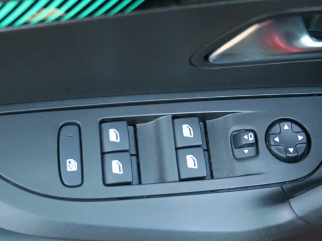 Peugeot E-2008 Allure Pack