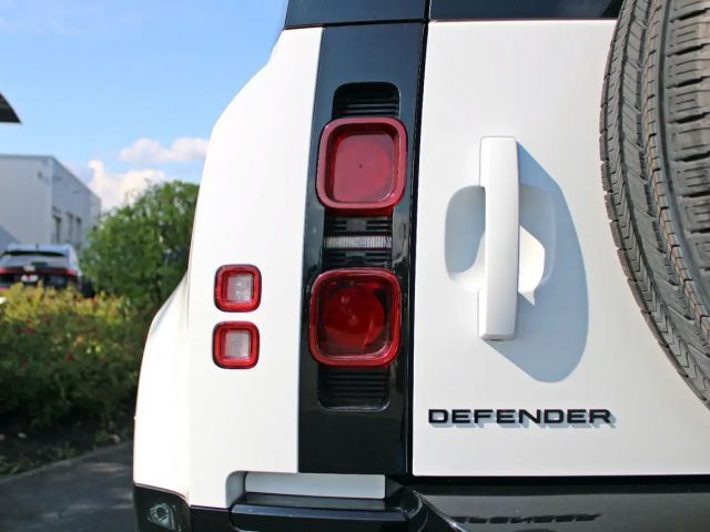 Land Rover Defender 110 Dynamic SE