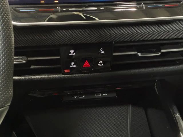 Volkswagen Golf 1.5 eTSI DSG R-Line