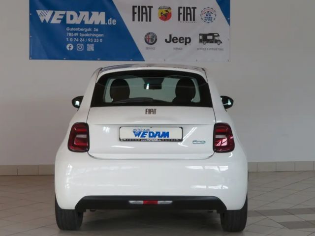 Fiat 500e Action