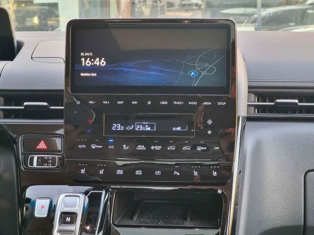 Hyundai Staria Signature